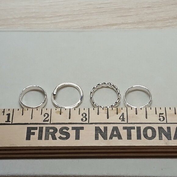 NWOT Set of 4 Fashion Jewelry Silver/White Tone Slim Womens Rings Adjust. #4 - Picture 2 of 11